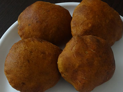 frying and serving mangalore buns