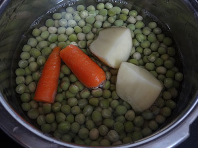 green peas, potato and carrot for masala puri