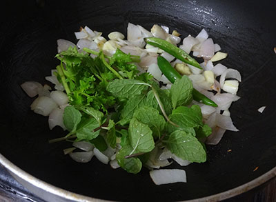 green chili, coriander and mint for masala puri