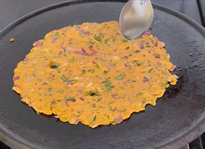 cooking masale avalakki rotti or poha roti