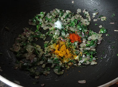 salt and turmeric powder for menthe kadubu