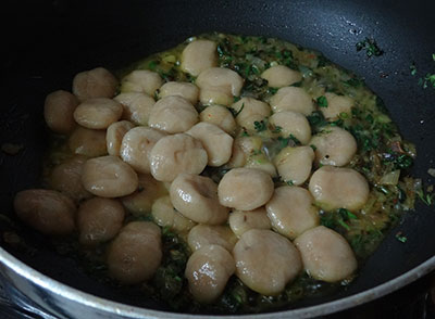 cooked wheat flour dumplings for menthe kadubu