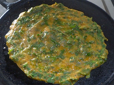 making menthe soppu dose or methi leaves dosa