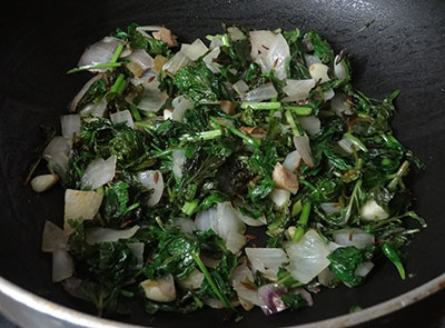 fried mint and coriander leaves for pudina shavige or mint vermicelli