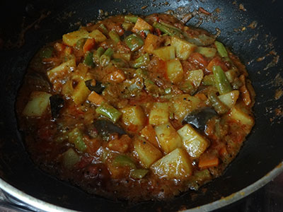 how to make karnataka mixed vegetable curry