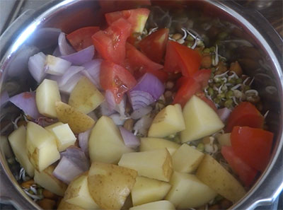 potato, onion and tomato for molake kalu saaru or sprouts gravy
