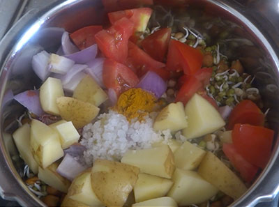 salt and turmeric for molake kalu saaru or sprouts gravy