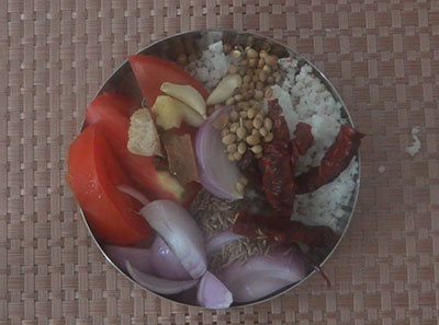 masala ingredients for molake kalu saaru or sprouts gravy
