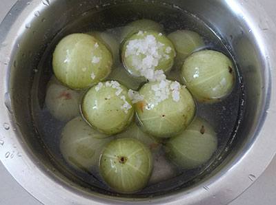 gooseberries for nellikai uppinakayi or amla pickle