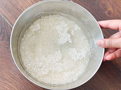 soak the rice for oggarane dose or tadka dosa