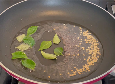 curry leaves for Eerulli bhaji or onion gojju recipe