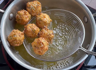 frying onion bonda or eerulli unde pakoda