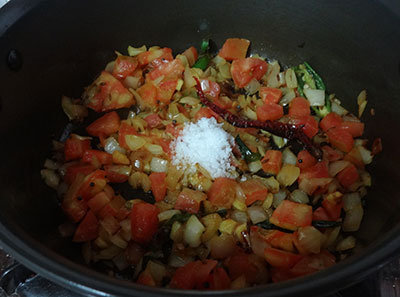 frying tomato for Palak soppina palle or palak dal