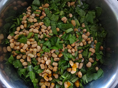 cooking vegetabes for palak sambar