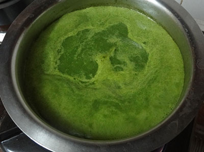 boiling and serving palak soup