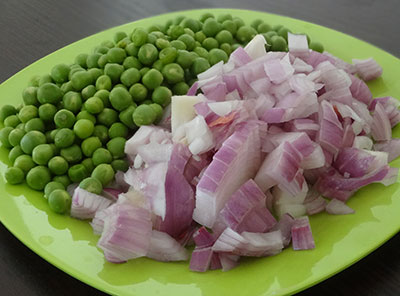 green peas and onion for peas pulao or matar pulao