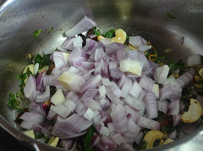 onion for peas pulao or matar pulao