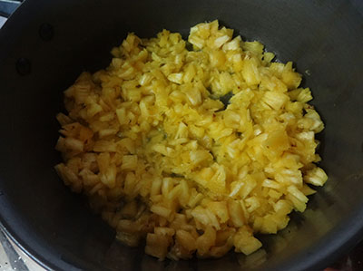 frying pineapple for pineapple or ananas payasa