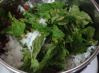 coconut and mint leaves for pudina coconut chutney