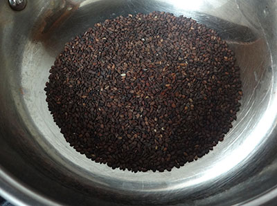 sesame seeds for Iyengar style puliyogare gojju