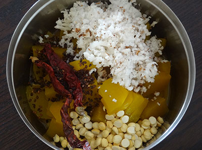 fry leaves for pumpkin or sihi kumbalakai chutney