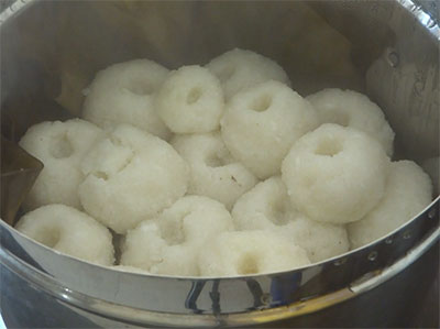 steaming unde kadubu or pundi gatti