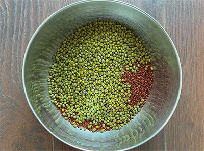 Soak green gram dal for ragi hesaru kalu or mung bean dosa