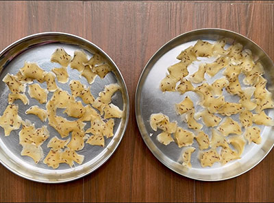 drying rave sandige or rava fryum or sooji ka papad
