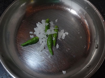 green chili and salt for sabakki sandige or javvarisi vadam