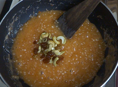 cashews and raisins for sabudana halwa or sabbakki halwa