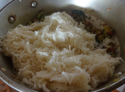 adding cooked vermicelli for shavige chitranna or oggarane