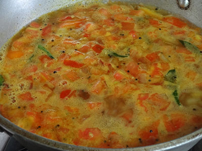 boiling water for shavige uppittu or vermicelli upma