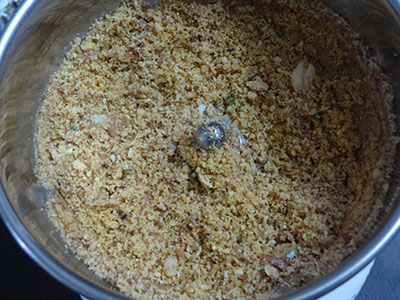grinding shenga hindi or peanut chutney powder