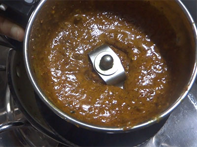 grinding shunti chutney or ginger chutney