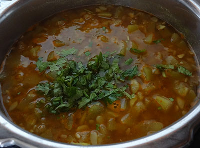 coriander leaves for sorekai sambar or bottle gourd sambar