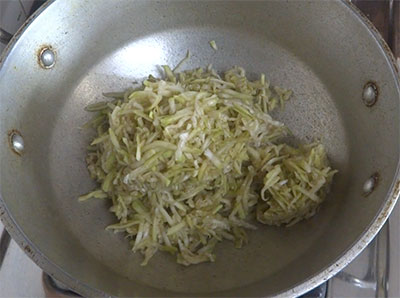 grated bottle gourd for sorekai halwa or doodhi halwa