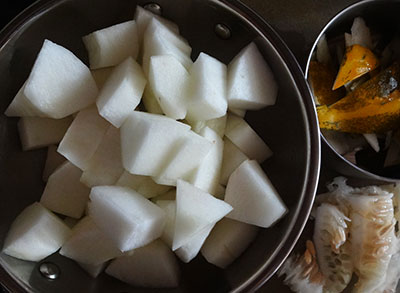 cut yellow cucumber for southekayi sambar or southekai bol koddel