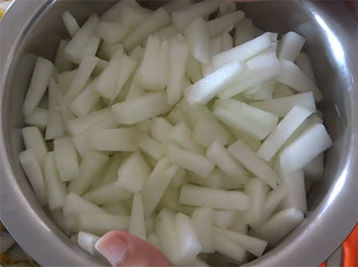 chopped cucumber for southekai palya or cucumber stir fry