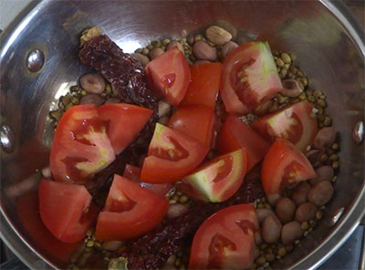 tomato for thondekai masala curry