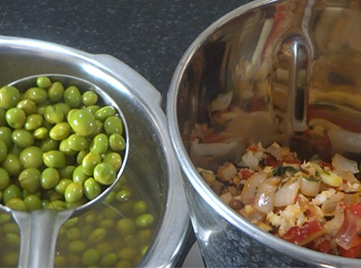 grinding masala for togarikalu saru or thogari kaalu sambar
