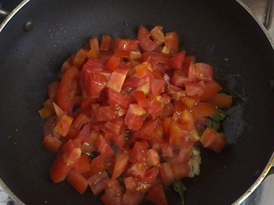 tomato for tomato bellulli gojju or tomato garlic gojju