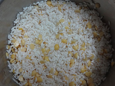 soak rice and dal for tomato dosa or tomato dose