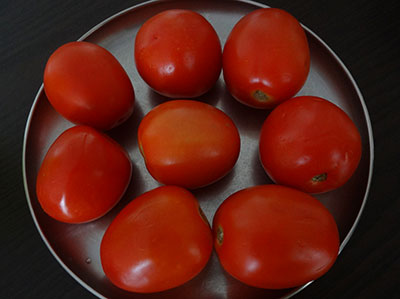 dry tomato for tomato pickle or tomato uppinakayi