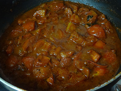 making instant tomato pickle or tomato uppinakayi