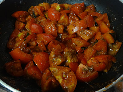 making instant tomato pickle or tomato uppinakayi