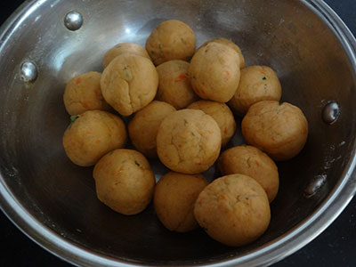 small balls from dough for tomato poori