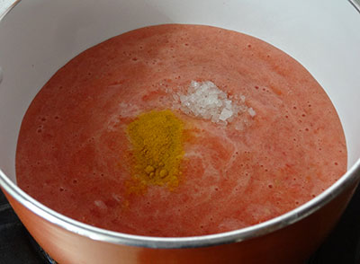 green chili and salt for simple tomato rasam or saaru
