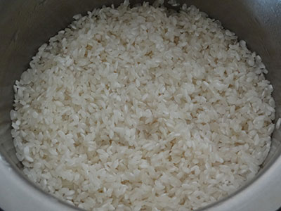 rinse and soak rice for uddina dose or plain dosa