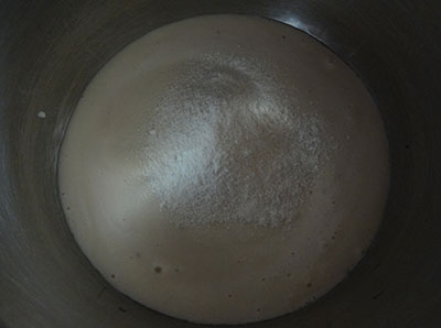 urad dal batter and rice flour for uddina vade or medu vada