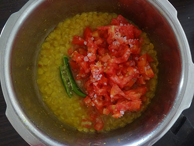 tomato and green chili for udupi rasam or saaru